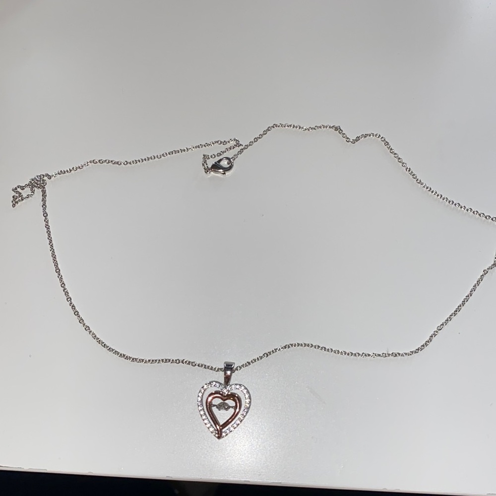 🤍Silver Colored Heart Pendant Necklace🤍